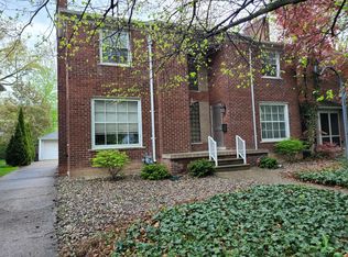 882 Neff Rd #1, Grosse Pointe, MI 48230