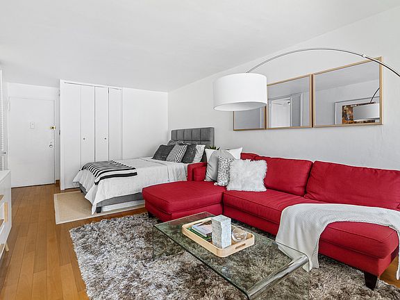 4th image of 201 E 37th St APT 12H