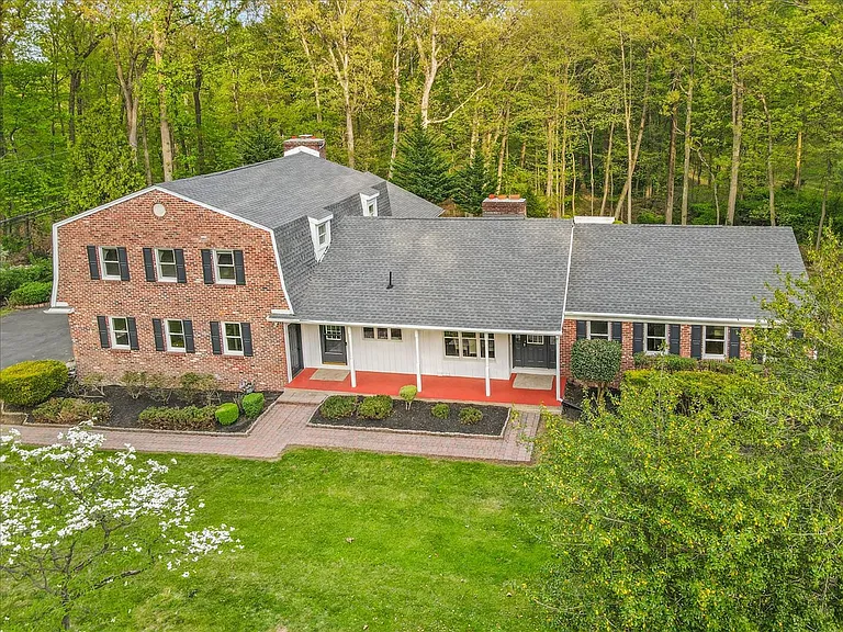 1674 High Point Ln — Photo 1