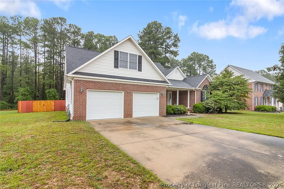 3 bed, 2.0 bath, 2285 sqft, $1,950 — Photo 2