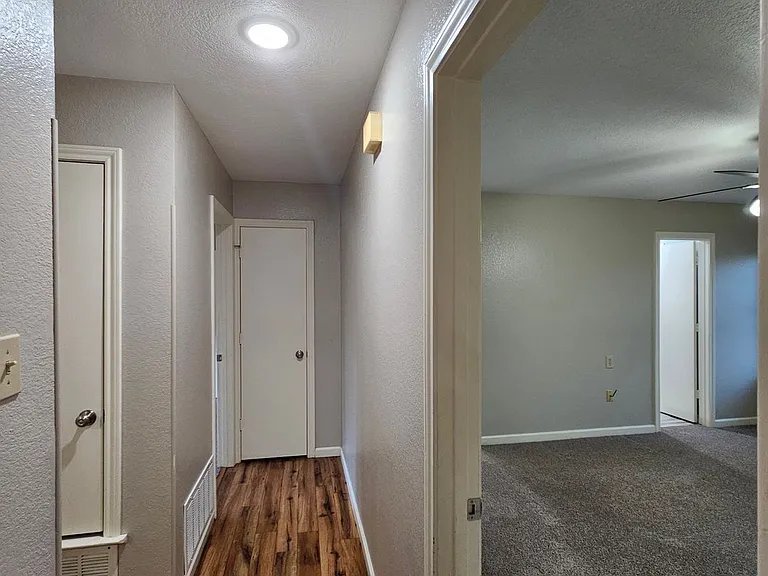 1402 Sheppard Ln — Photo 24