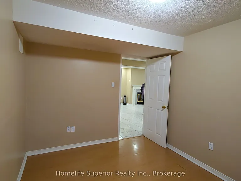 17 Summerfield Cres — Photo 16