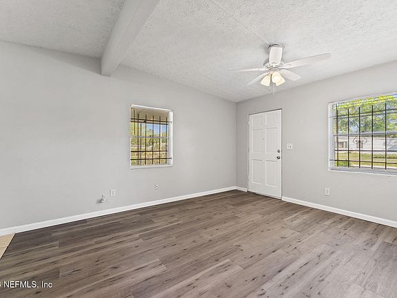 4th image of 3332 JAPONICA Road N