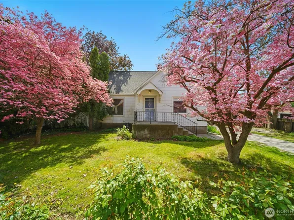 25 NW B Street, College Place, WA 99324