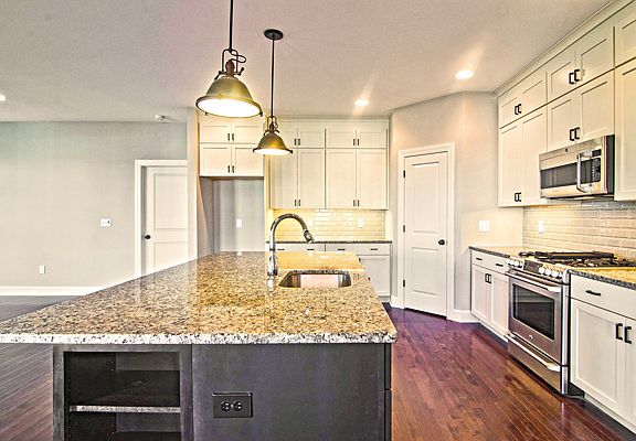 5th image of 7 Cragmoor Ln