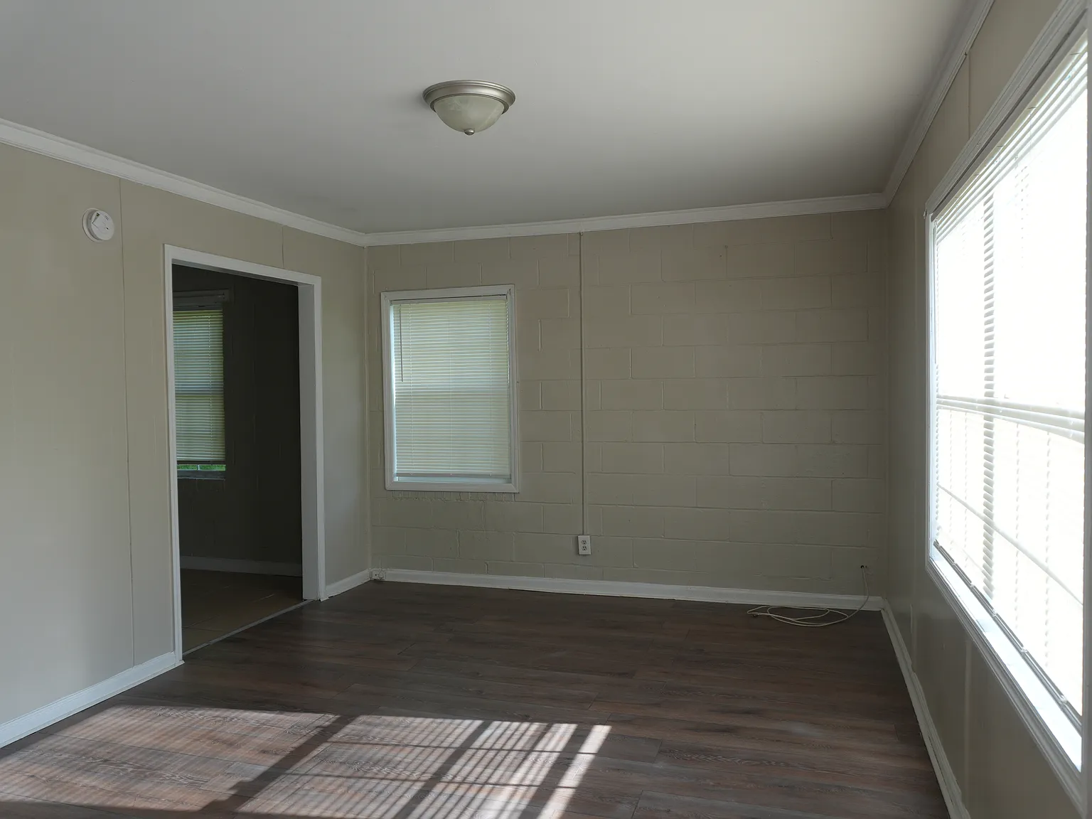 2 bed, 1000 sqft, $925 — Photo 2