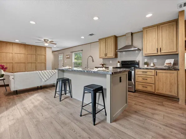 42 E Bluebottle Ct, Defuniak Springs, FL 32433