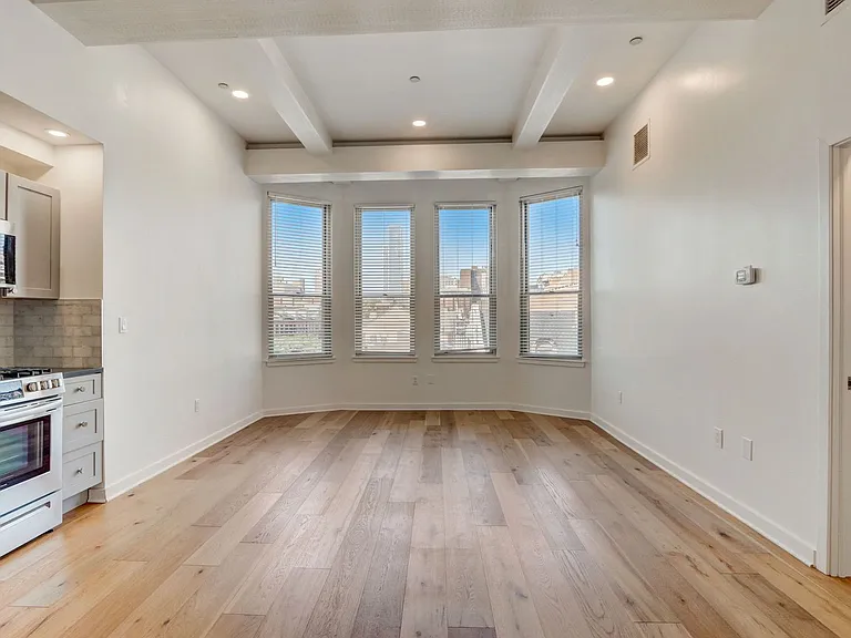 Franklin House Apartments — Photo 47