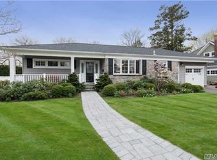 52 Vassar St, Garden City, NY 11530