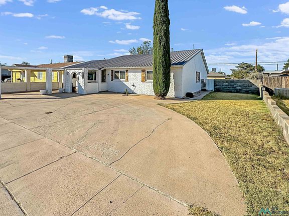 3rd image of 1324 N Llano Dr
