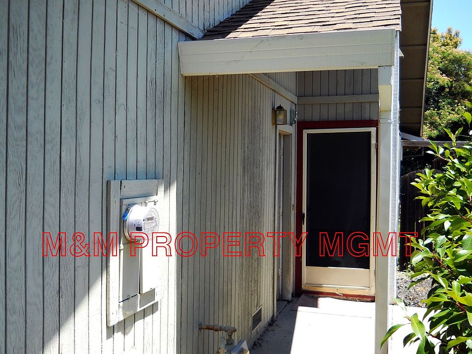 Duplex w/2-car Garage