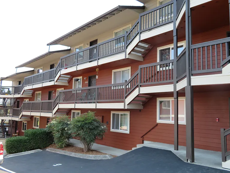 Riverdale Apartments — Photo 11
