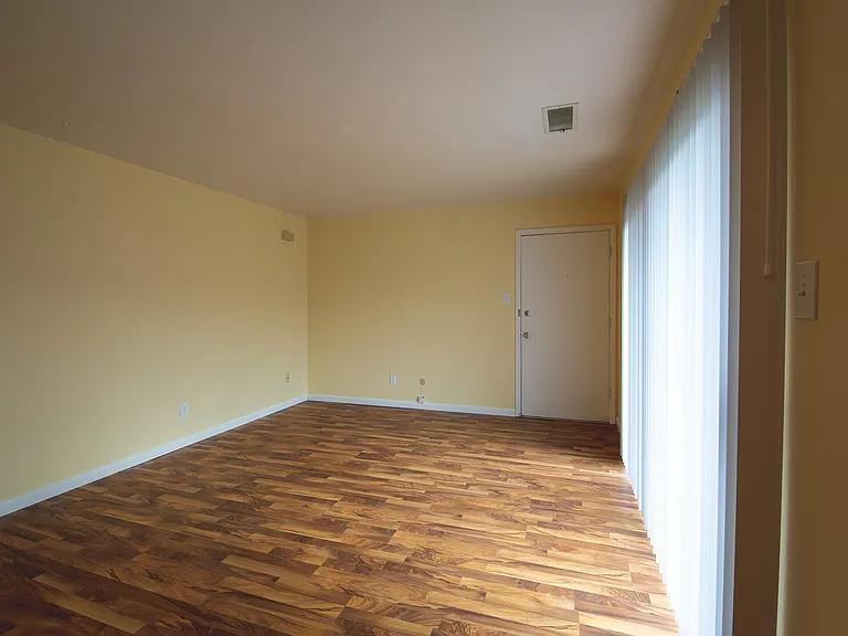 215 W Troy Ave #215C — Photo 3