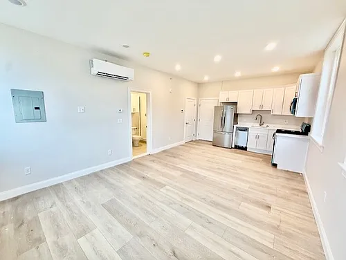 220 Winthrop St Photo 1
