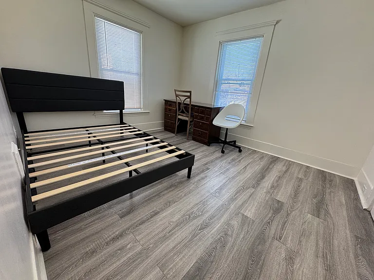 130 Roosevelt Ave #5 — Photo 18
