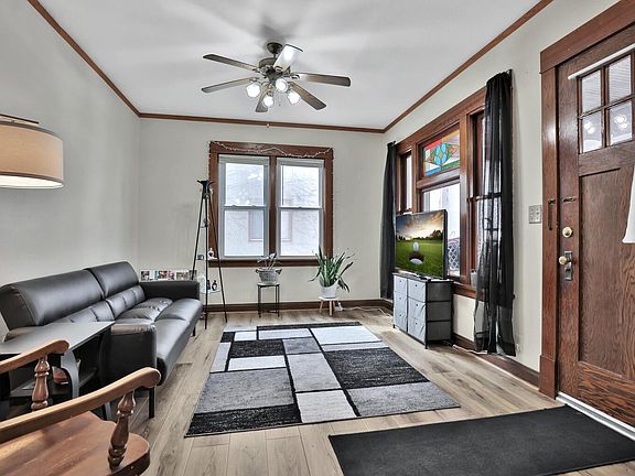 5th image of 914 Charlotte St