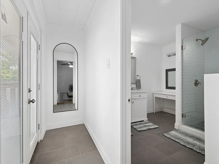 3364 Darvany Dr — Photo 15