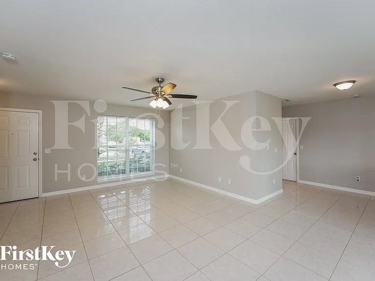 21426 Glendale Ave — Photo 3