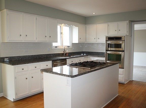 4th image of 1370 Green Trails Dr