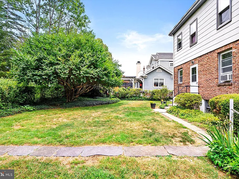 96 Linden Ln #1 — Photo 29