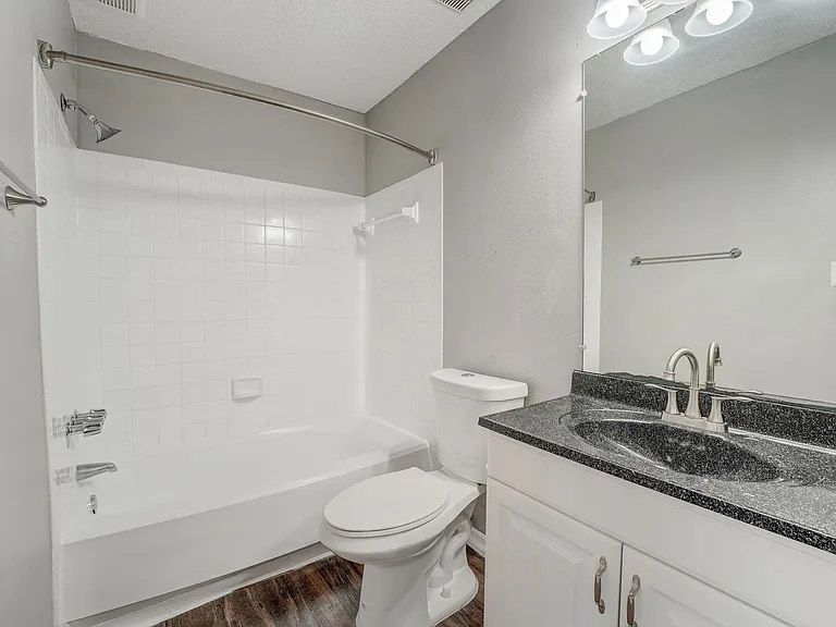 Tamarind Bay Apartments — Photo 12