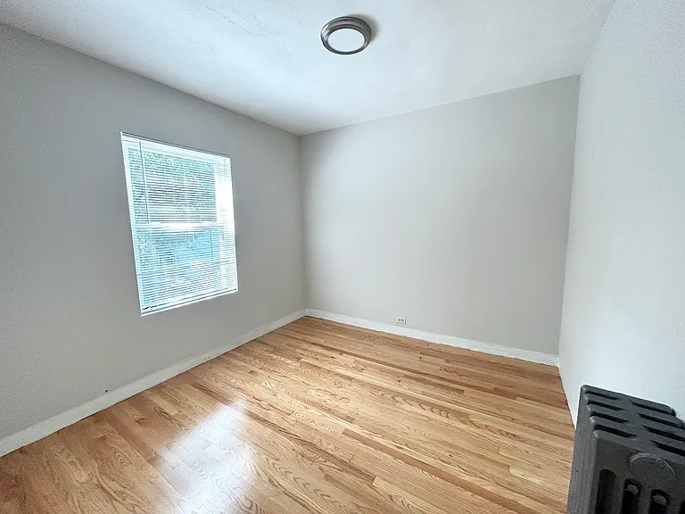 18 Eastman St #2L — Photo 6