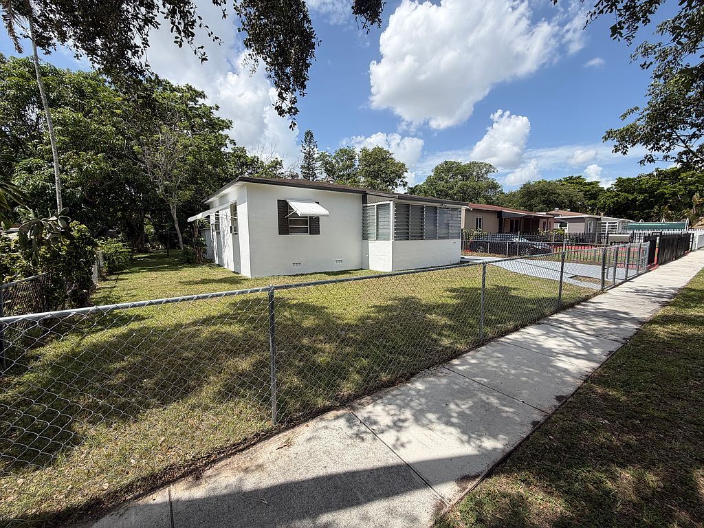 560 NW 133rd St - Property Image