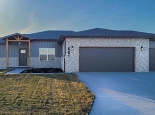 601 N Acacia Ave, Clever, MO 65631