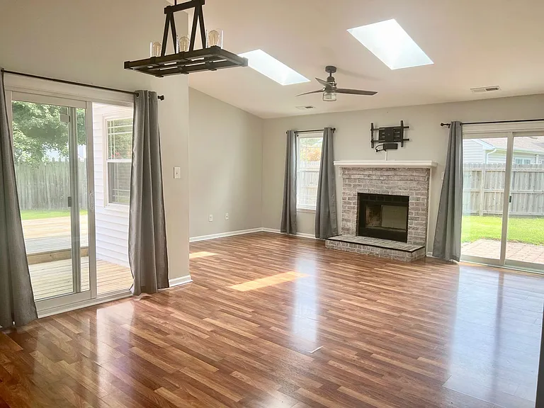 943 Chigwell Rd — Photo 24