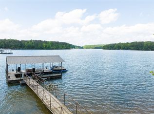229 Lake View Ct, Lavonia, GA 30553