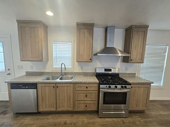 2nd image of 1624 Palm St Unit 61