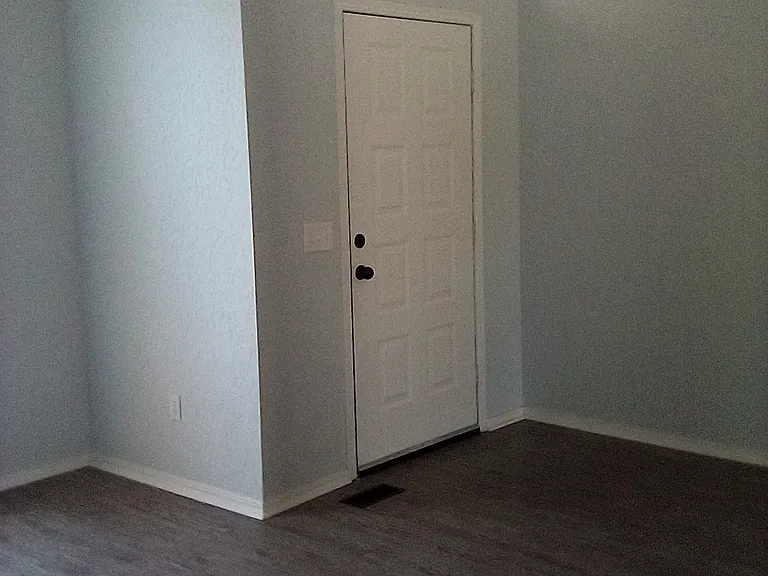 8229 N McKee Blvd — Photo 3