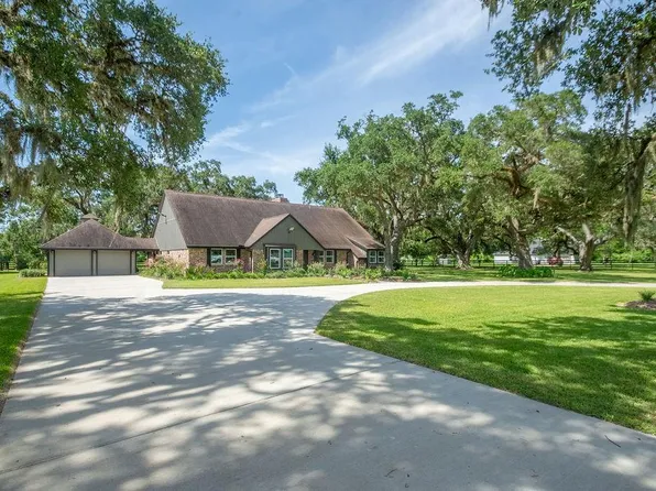 5685 County Road 823, West Columbia, TX 77486