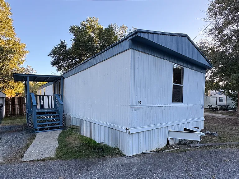 5730 Hodges Dr #10 — Photo 1