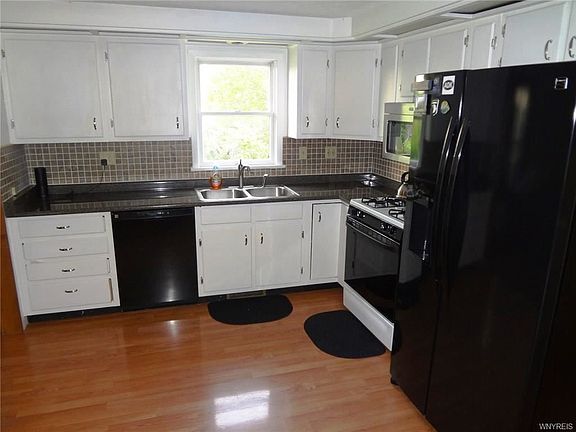 5th image of 255 Holiday Ln