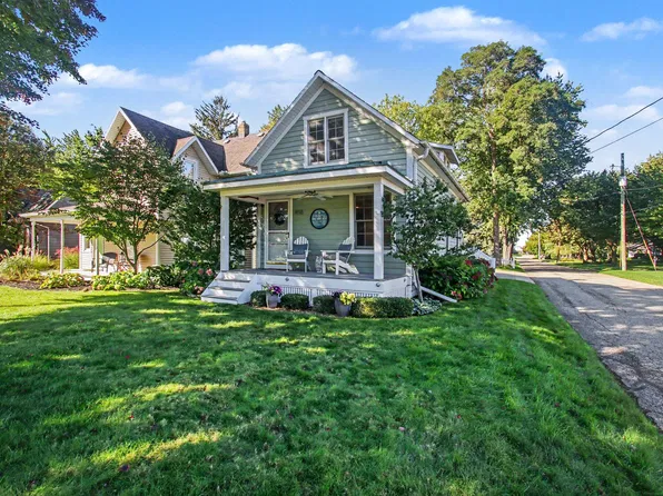 858 Saint Joseph St, South Haven, MI 49090