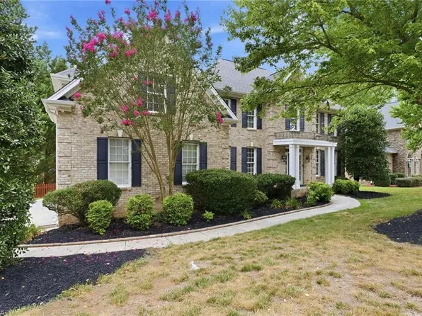 5703 Blue Heron Dr, Greensboro, NC 27455