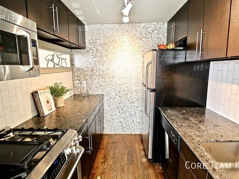 1020 W 44th St #6 — Photo 20