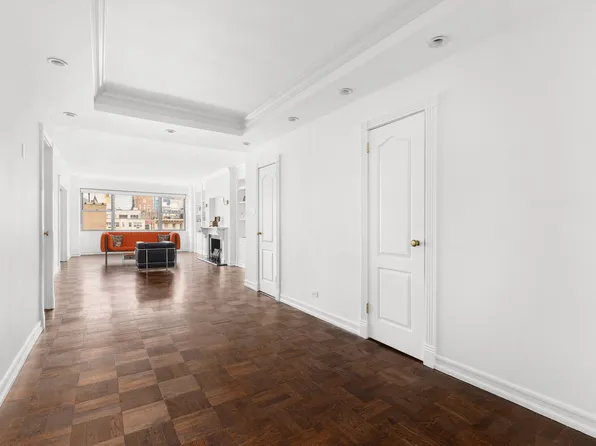 150 East 69th Street image 5 of 12