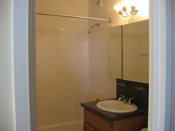 5th image of 1 Glenwood Ave APT 3L