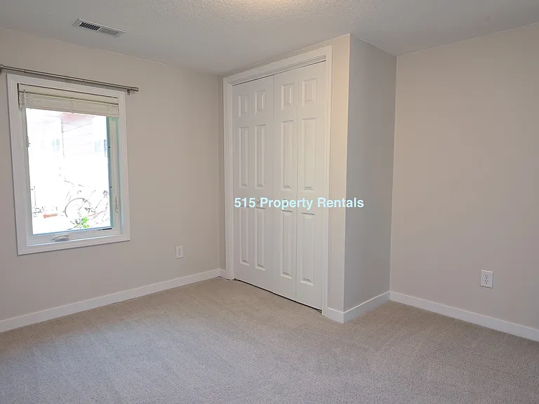 516 W Summit St — Photo 14