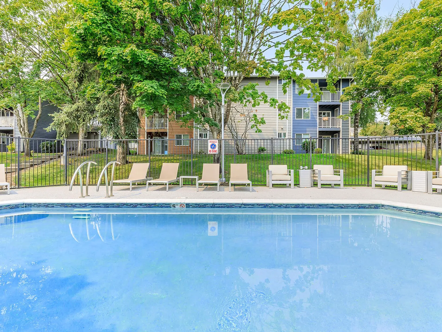 Raintree Village Apartments — Photo 4