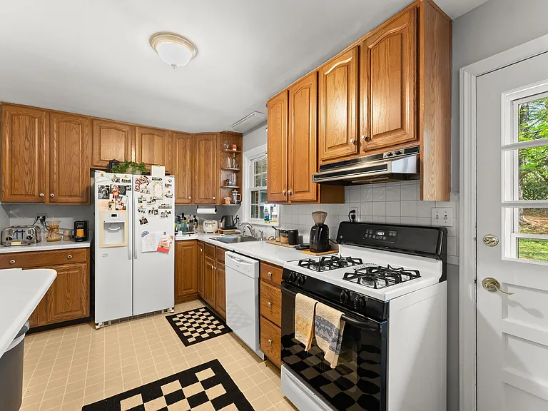 1074 Willivee Dr — Photo 10