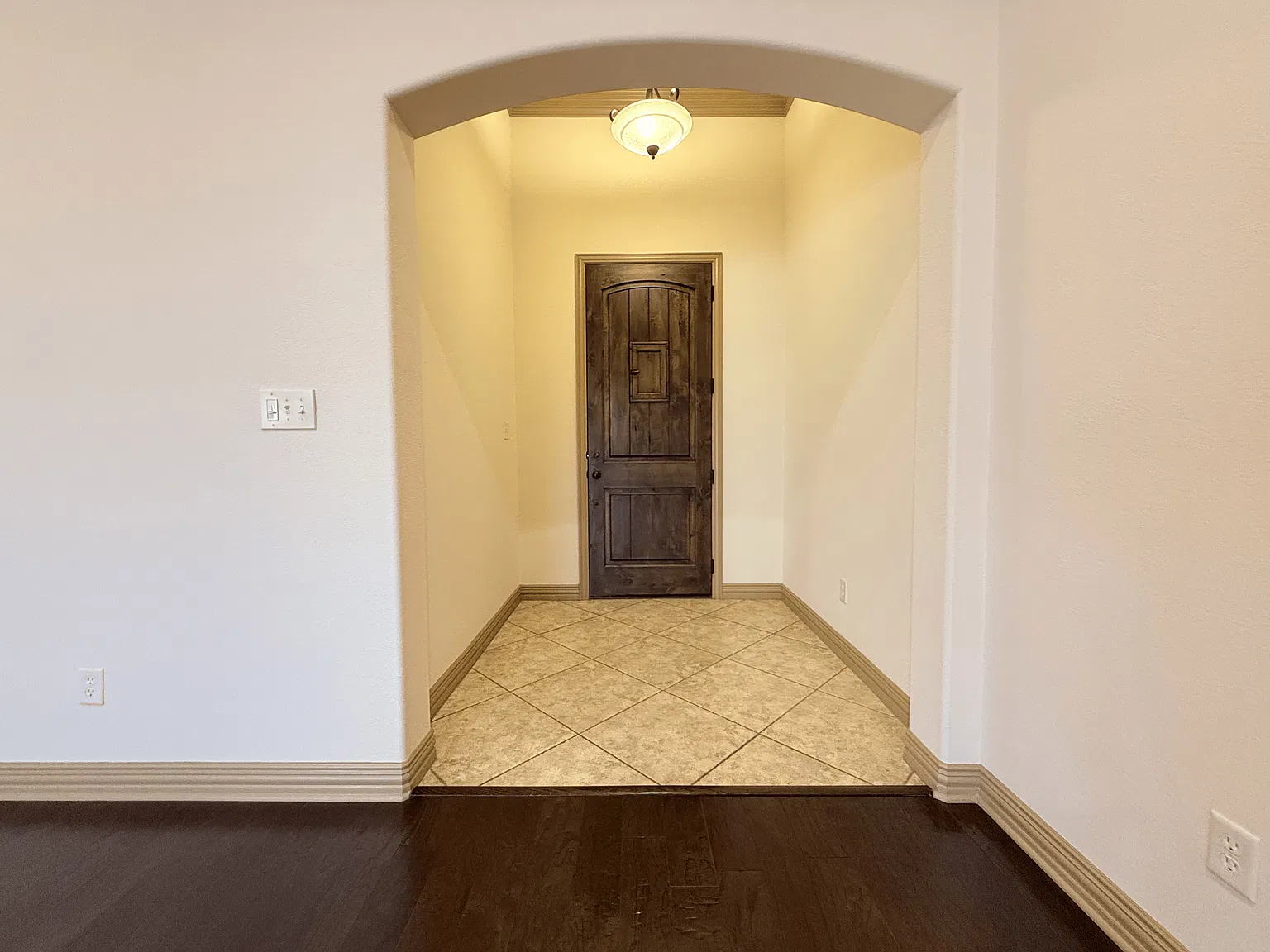 3 bed, 1800 sqft, $2,400 — Photo 3