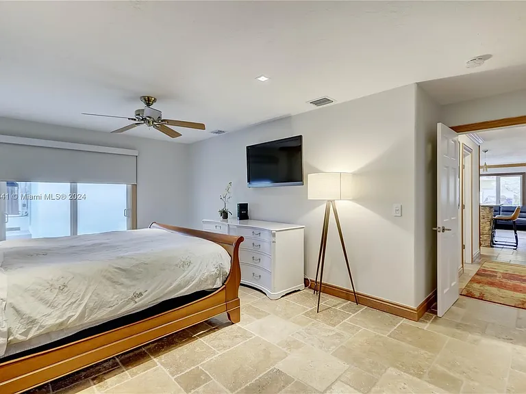 309 Oak St — Photo 36