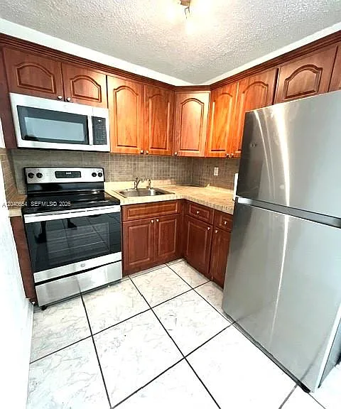 444 SW 4th St #404 — Photo 3