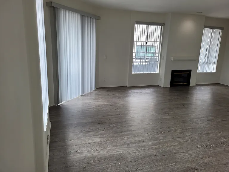 100 S Hayworth Ave #103 — Photo 2