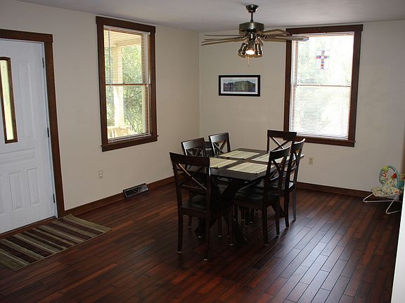 Dining room right on entry