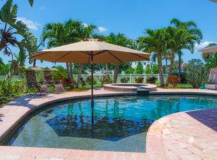 6800 Greenbrier Dr, Seminole, FL 33777