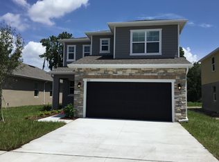912 Walden Pond Dr, Plant City, FL 33563